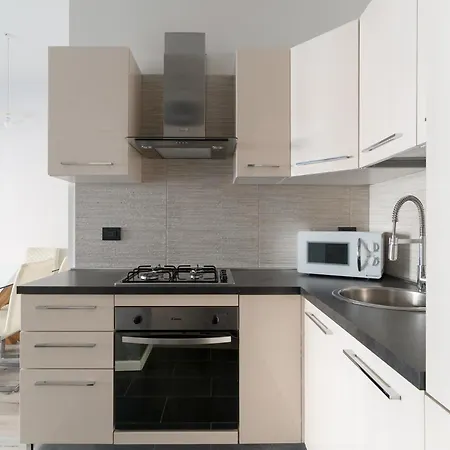 Apartament Guesthost - Lorenteggio Charming Flat Mediolan