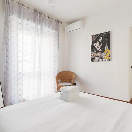 Guesthost - Lorenteggio Charming Flat Appartamento