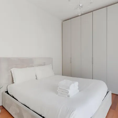 Apartman Guesthost - Lorenteggio Charming Flat Milánó