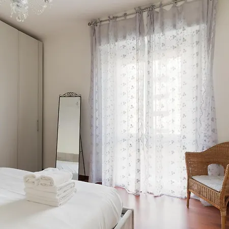 Appartamento Guesthost - Lorenteggio Charming Flat *