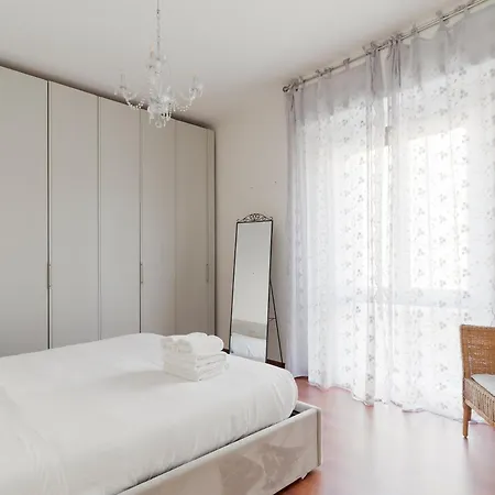 Guesthost - Lorenteggio Charming Flat Milaan