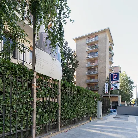 Guesthost - Lorenteggio Charming Flat Appartement *