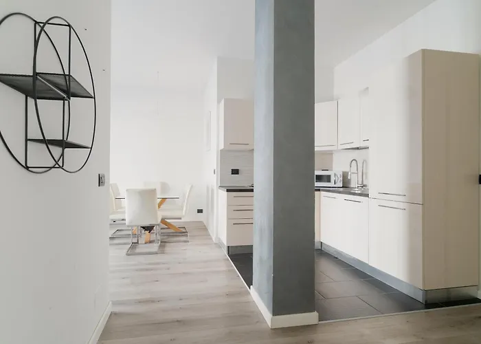Guesthost - Lorenteggio Charming Flat Apartment Mailand