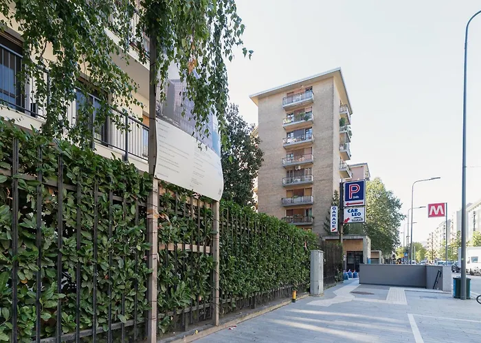 Guesthost - Lorenteggio Charming Flat Apartament *