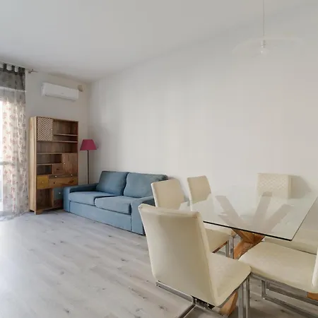 דירה Guesthost - Lorenteggio Charming Flat *