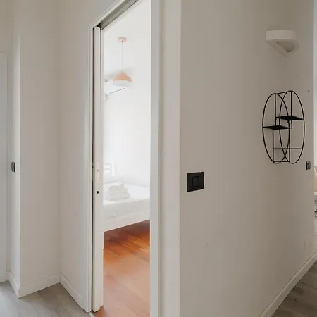 Guesthost - Lorenteggio Charming Flat דירה מילאנו