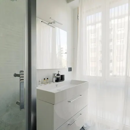 Guesthost - Lorenteggio Charming Flat